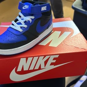 Nike court borough mid 2